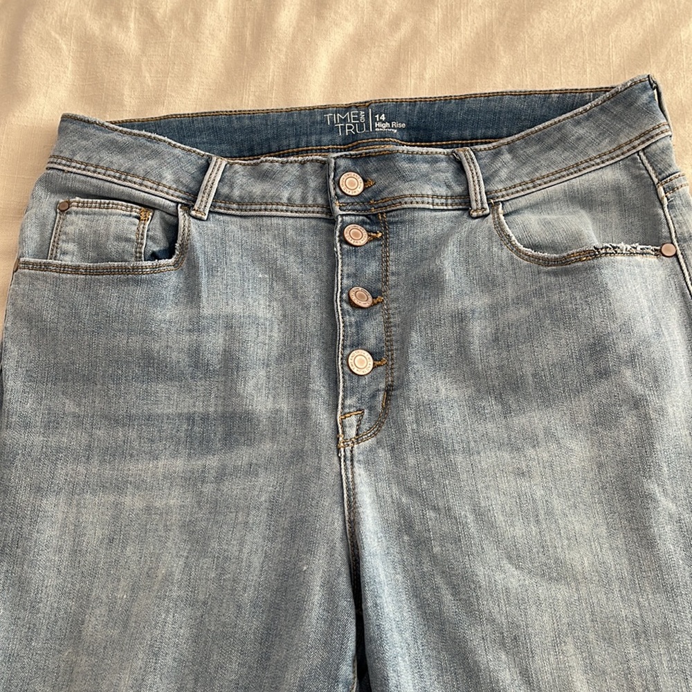 ****SOLD—on ♏️****High-Rise Distressed Jeans